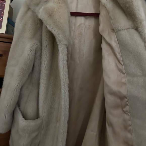 🤍 Vintage MINCARA by Russel Taylor Faux Fur Coat – Luxe Cream / Ivory 🤍 - Picture 5 of 7